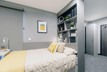 1 bed studio, Ash Grove, Near University, Guildford, GU28US - Image 2